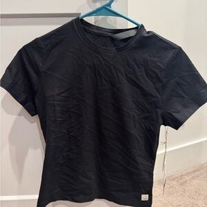 NWT Vuori Feather Tee. Black